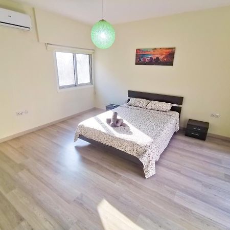 Beach-A-Holic Apartment, 2 Min Distance From Larnaca Marina ภายนอก รูปภาพ
