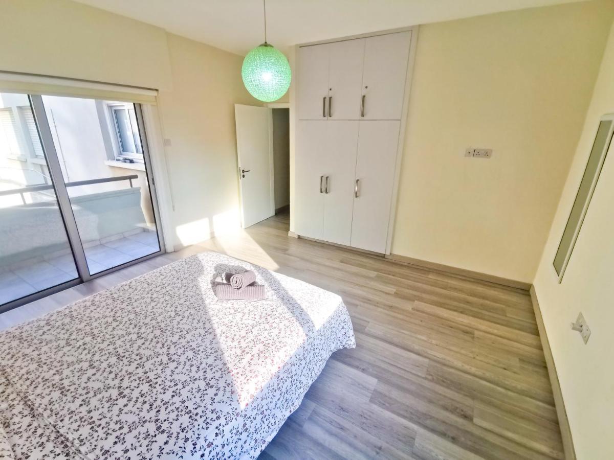 Beach-A-Holic Apartment, 2 Min Distance From Larnaca Marina ภายนอก รูปภาพ