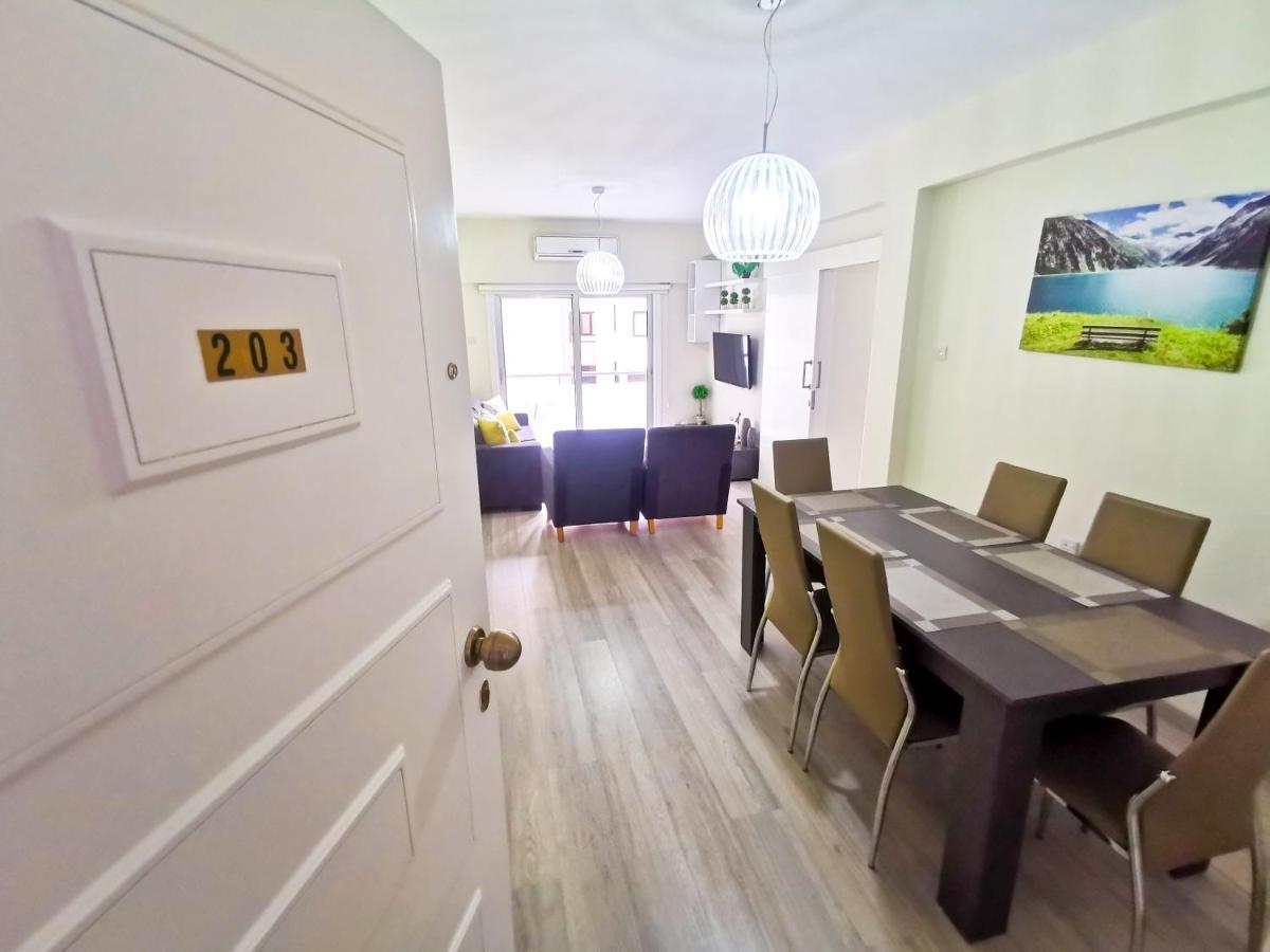 Beach-A-Holic Apartment, 2 Min Distance From Larnaca Marina ภายนอก รูปภาพ