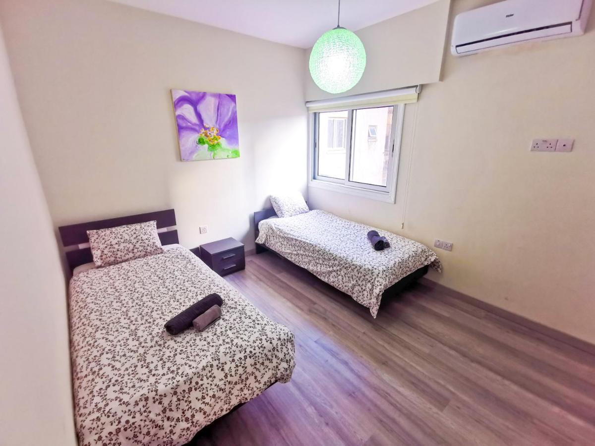 Beach-A-Holic Apartment, 2 Min Distance From Larnaca Marina ภายนอก รูปภาพ